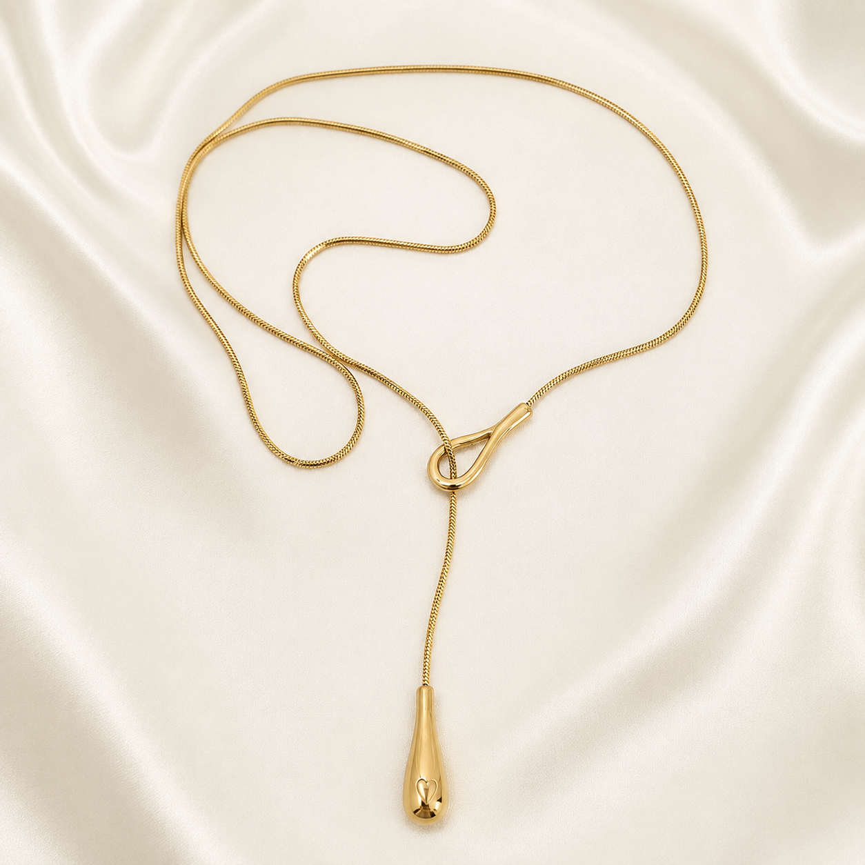 Collar Dorado Tipo Lazo
