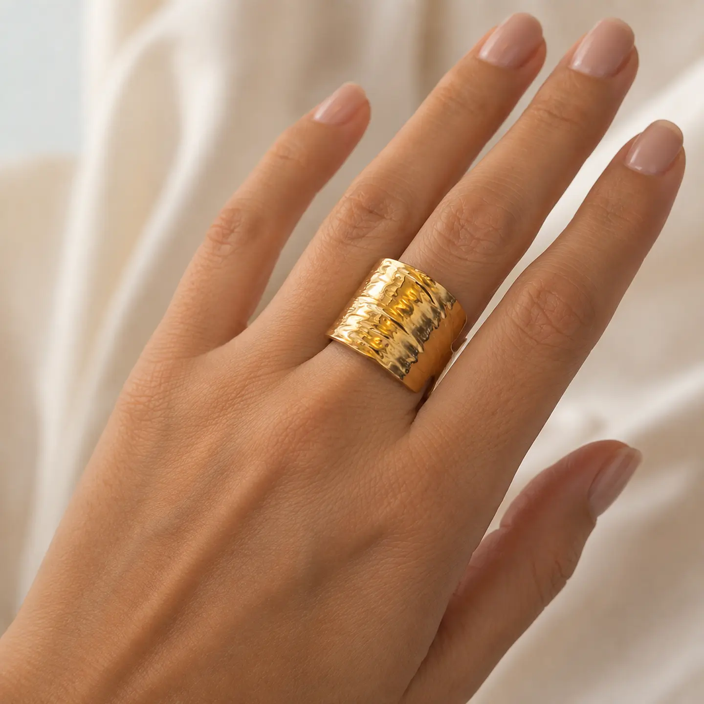 Anillo Dorado Textura Orgánica Ajustable 4