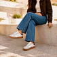 Zapatilla Urbana Blanca con Detalles Gris y Negro - Miniatura 1