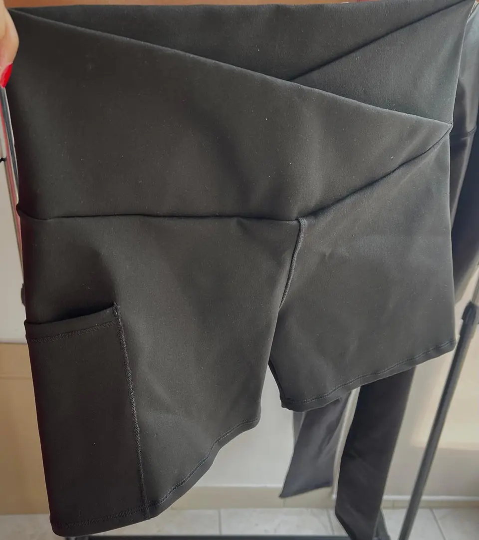 Short negro cruzado con bolsillo 2