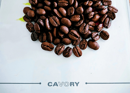 Café en grano entero vs café molido: ¿cuál elegir para disfrutar el mejor sabor?