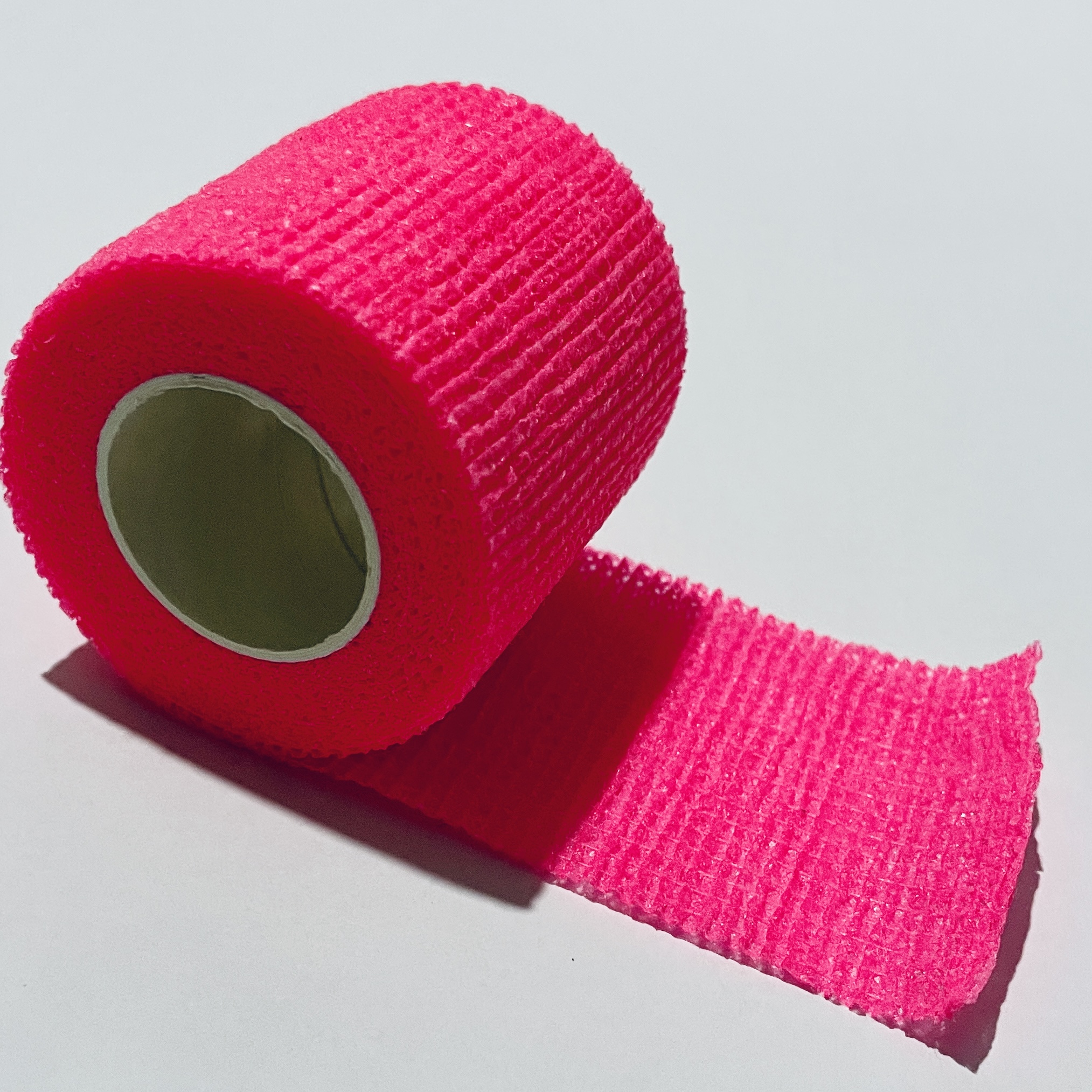 Cinta cohesiva Rosa Neon autoadherente 4,5mt x 5cm. Libre de látex.