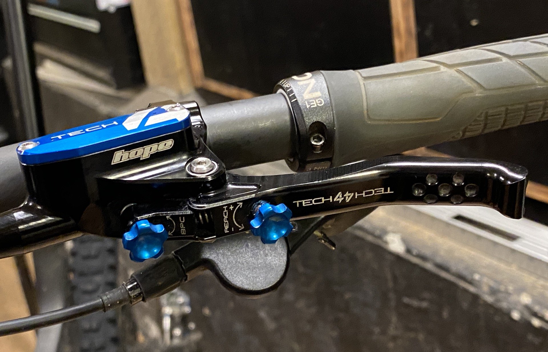 Jeu De Freins Hope Tech 4 E4 - Bleu/Noir - Rotors 180mm - VTT - Occasion Bon État