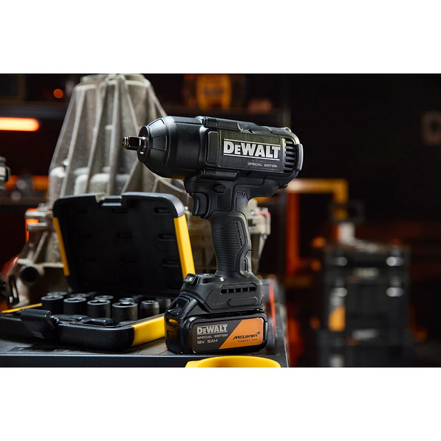 LLAVE IMPACTO INALAMBRICA MCLAREN 20V XR 2B 5AH TSTAK DEWALT 