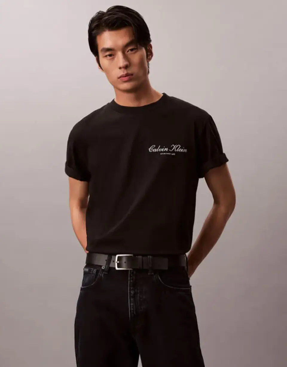 Playera Negra Graphic Seasonal De Hombre Calvin Klein 1