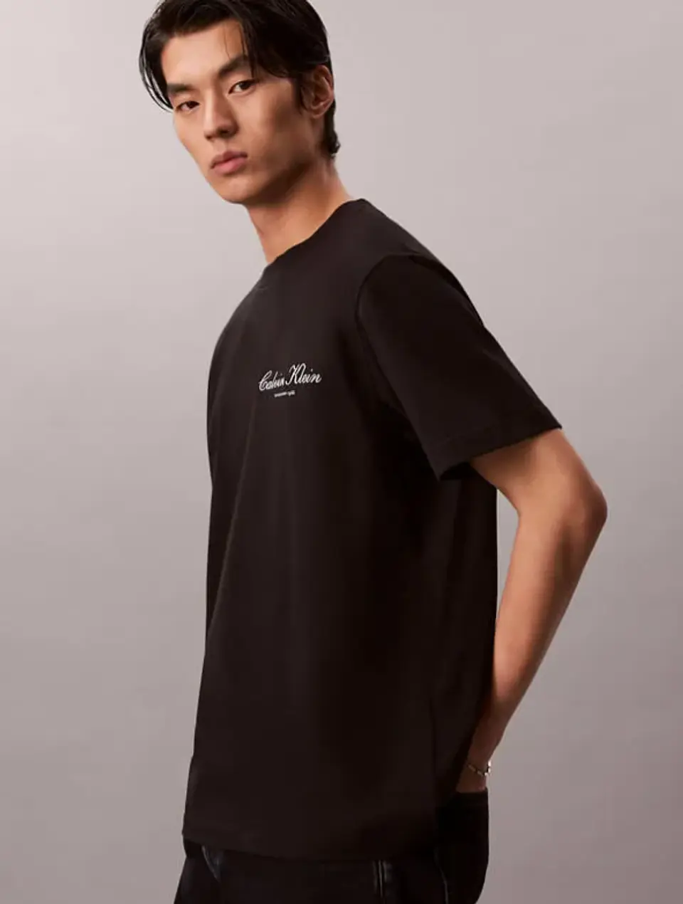 Playera Negra Graphic Seasonal De Hombre Calvin Klein 5