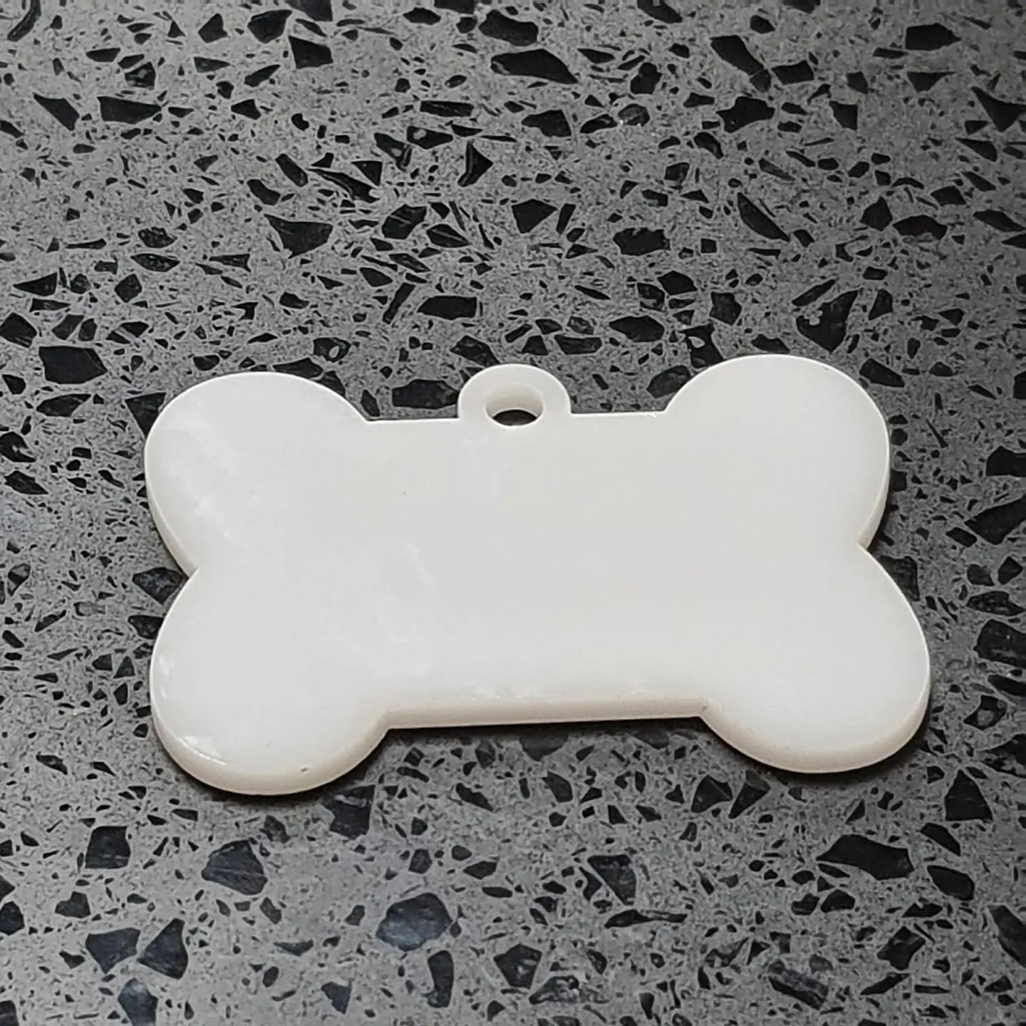 Plaquitas acrilico forma huesito sublimable para mascotas 1