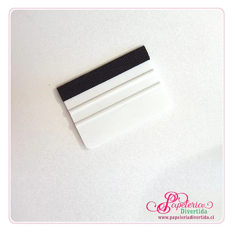 Paleta Blanca con fieltro ideal para la aplicación de laminados o vinilos