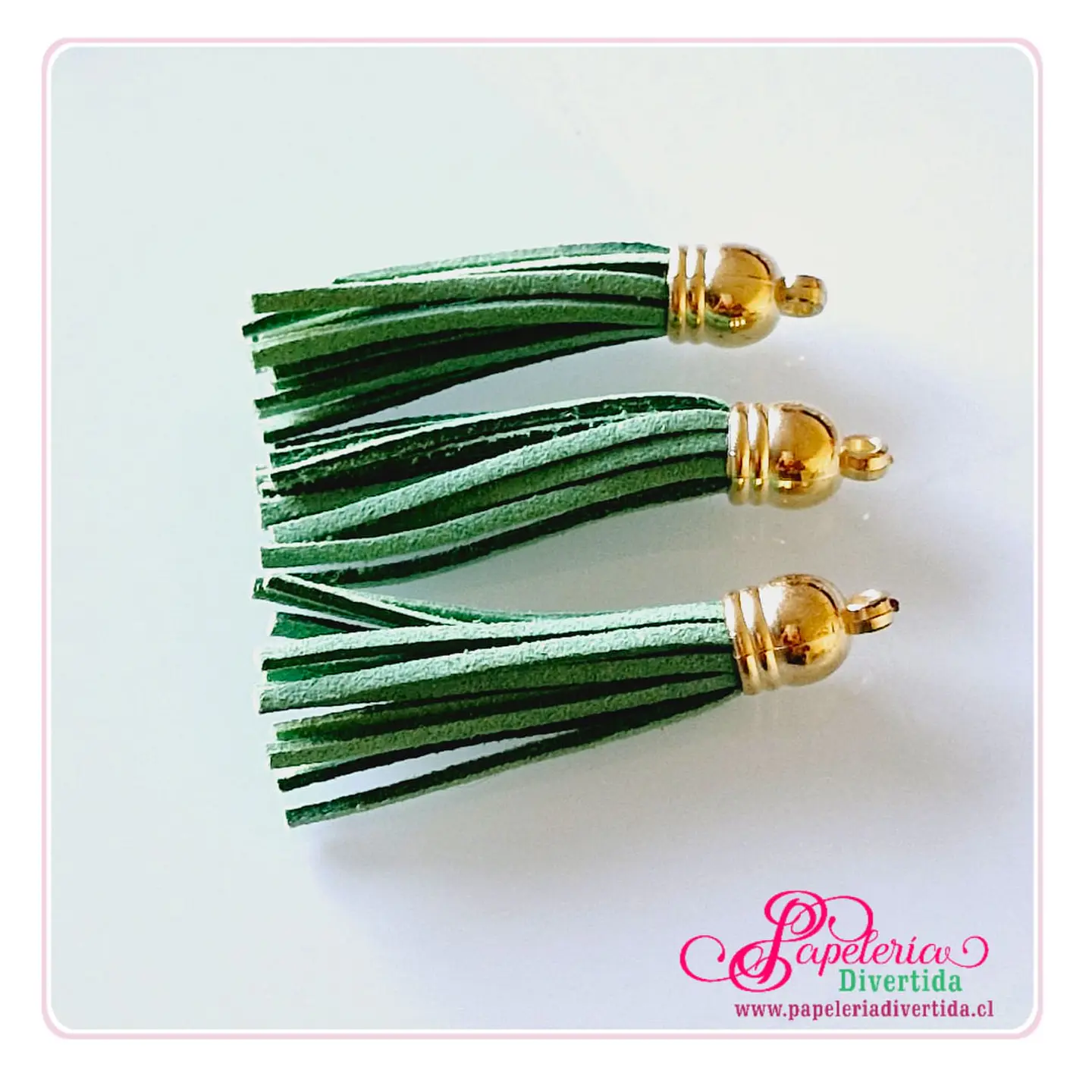 10 Borlas de gamuza Verde casquillo dorado 1