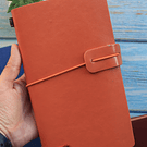 Cuaderno estilo Traveler’s Notebook o cuaderno viajero con cubierta de cuero sintético y bolsillos interiores