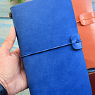 Cuaderno estilo Traveler’s Notebook o cuaderno viajero con cubierta de cuero sintético y bolsillos interiores