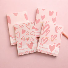 Libreta cosida diseño corazones 