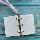 Mini binder con colgante