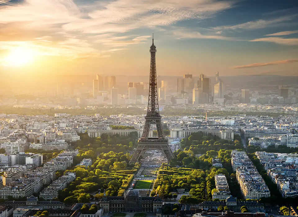 EIFFEL TOWER 1