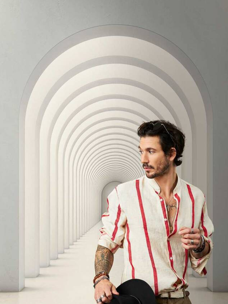 GRAPHICS -  382821 - THE WALL - A.C 1