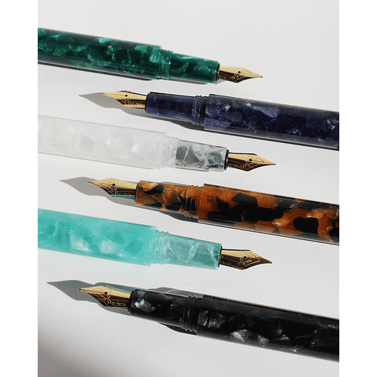 Attaché Pluma Marbled Brown