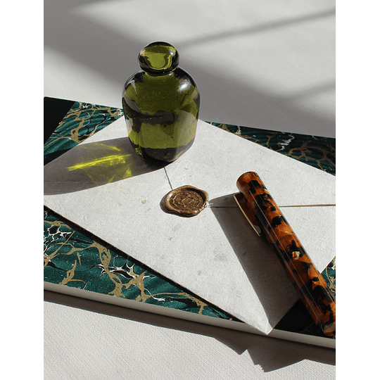 Attaché Pisapapeles Vidrio Reciclado Olive