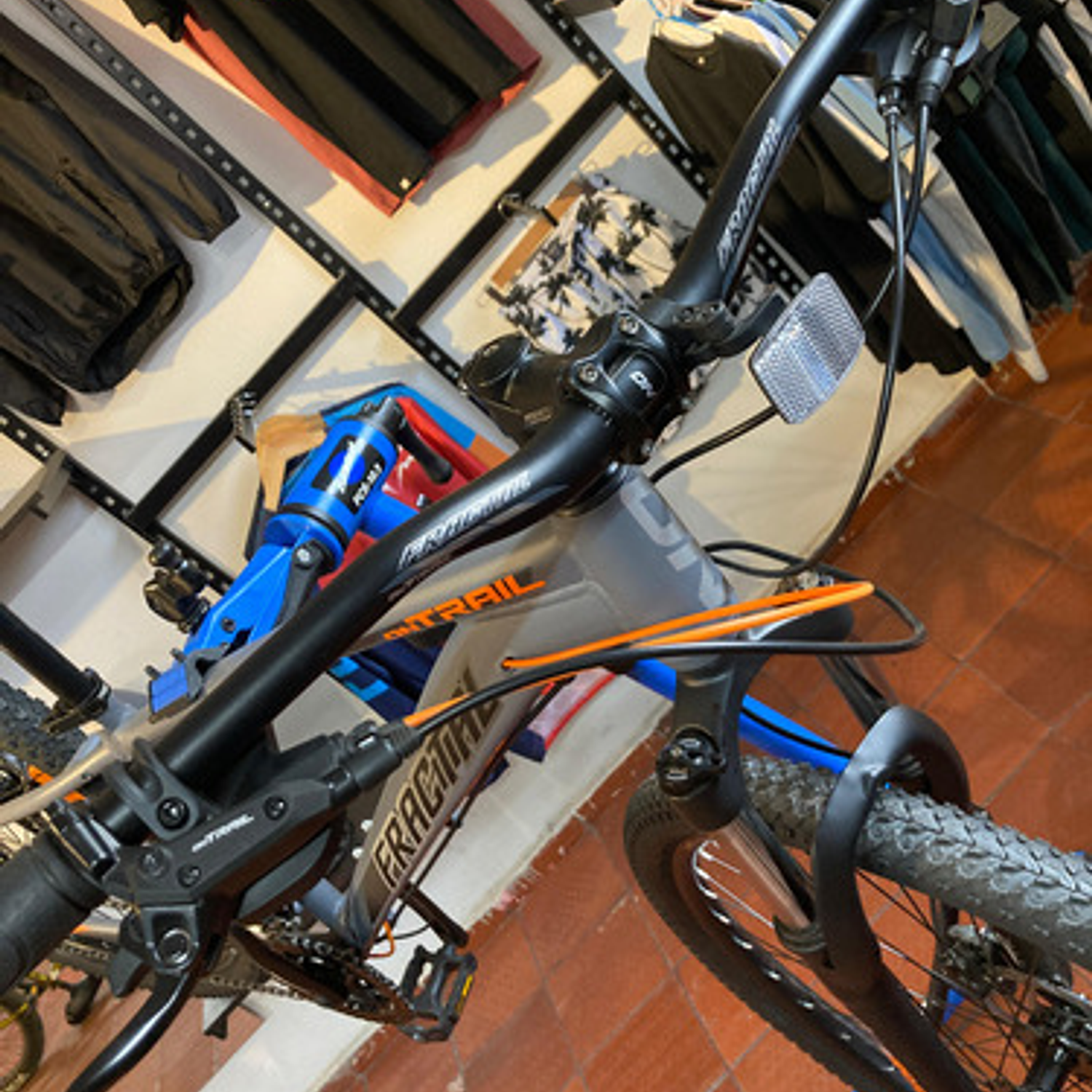 Bicicleta Ontrail Factral 3x8 Velocidades Rin 29  7