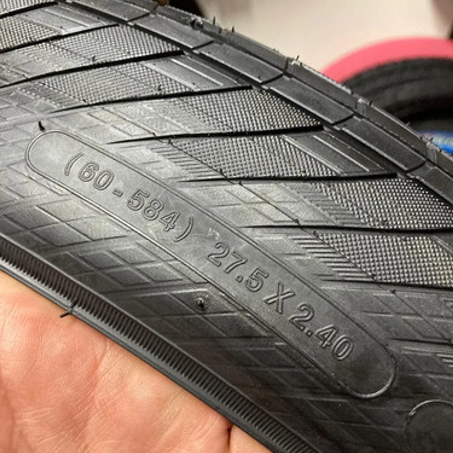 Llanta Compass W2120 27x2.40  5