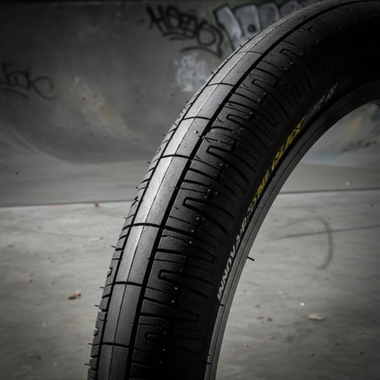 Llanta Innova Pro The Big Slick 20X2.40 Negro 2