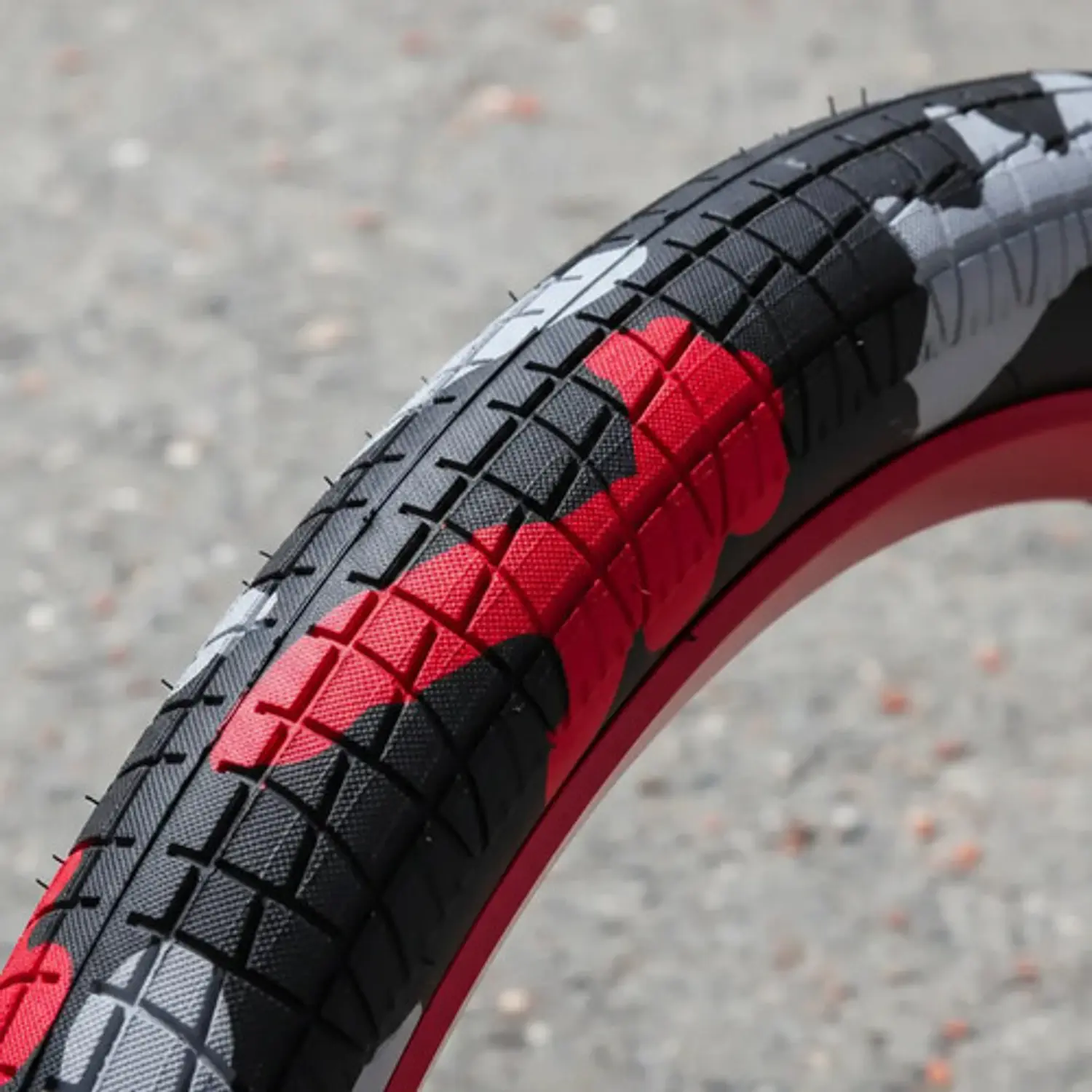 Llanta Innova Camuflado 27.5x2.30 Para Stunt O Dirt Jump 3