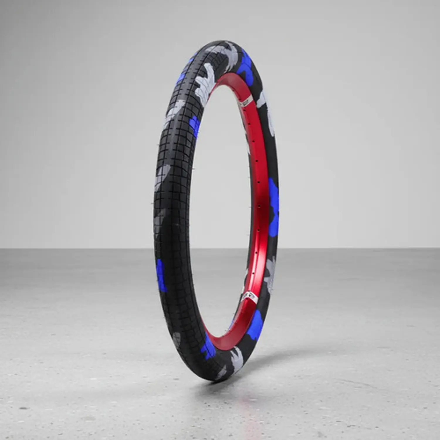 Llanta Innova Camuflado 27.5x2.30 Para Stunt O Dirt Jump 2