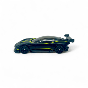 Aston Martin Vulcan A Escala 1:64