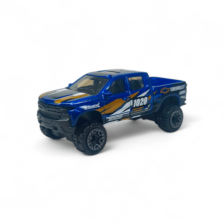 Chevrolet Silverado Trail Boss A Escala 1:64 1
