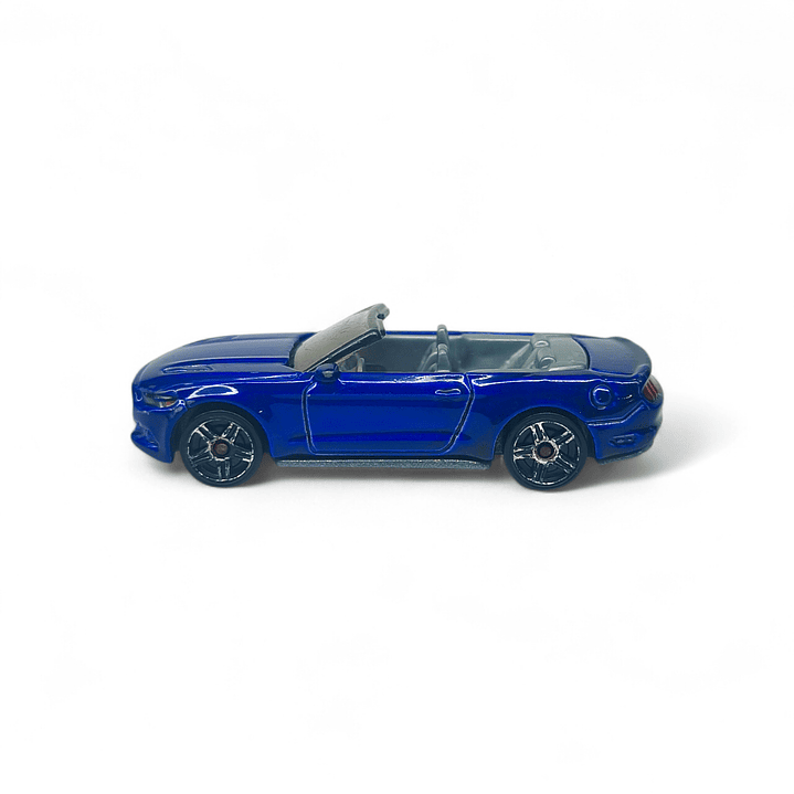 Ford Mustang GT Convertible A Escala 1:64 (Usado) 2