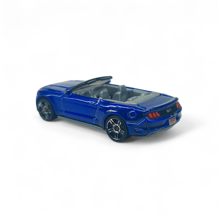 Ford Mustang GT Convertible A Escala 1:64 (Usado) 3