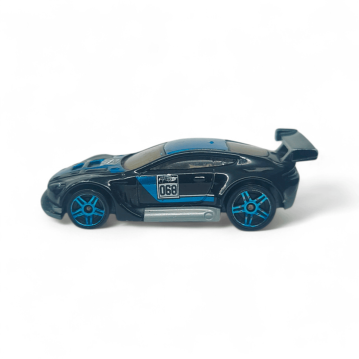 Aston Martin Vantage Gt3 A Escala 1:64 (Usado) 2