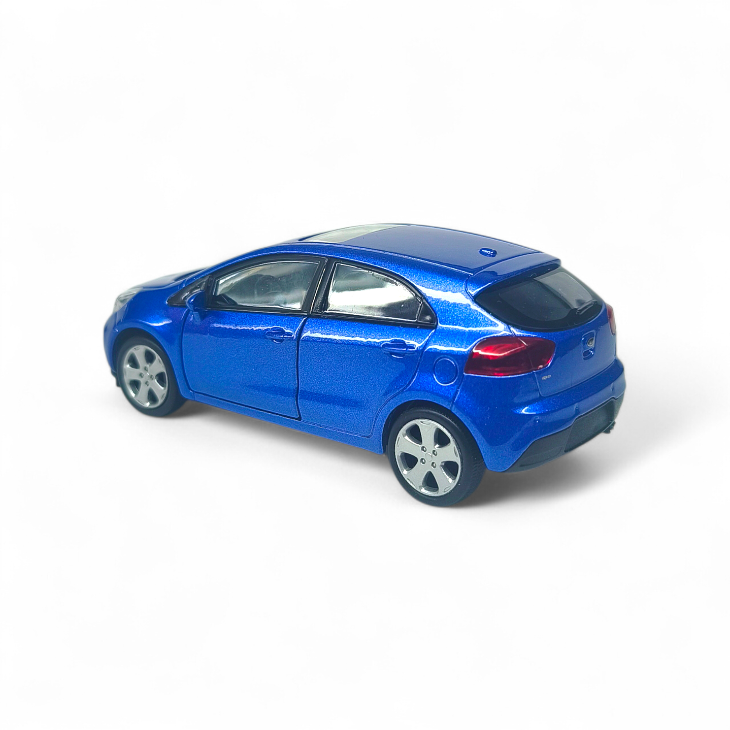 Kia Rio Hatchback A Escala 1:38 3