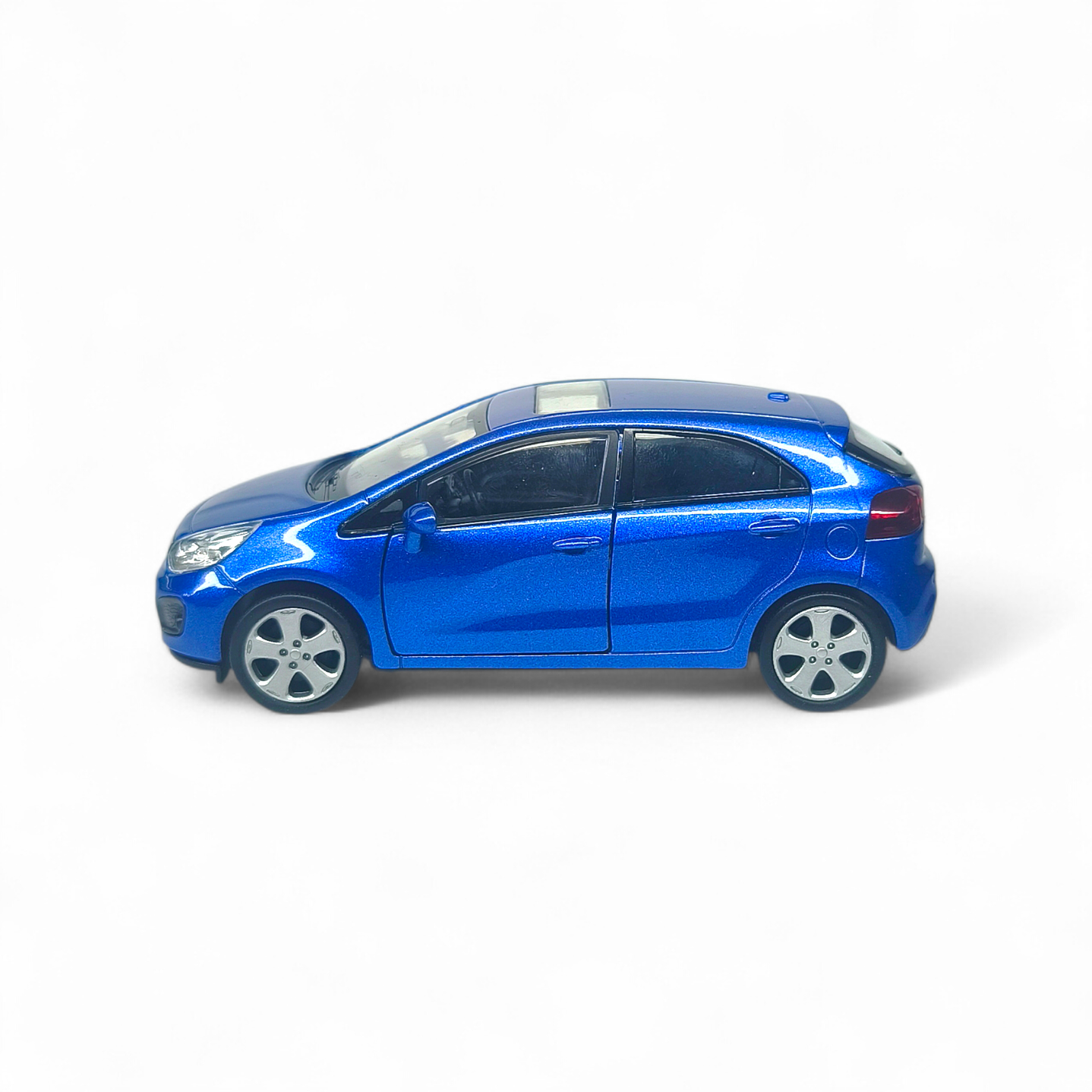 Kia Rio Hatchback A Escala 1:38 2