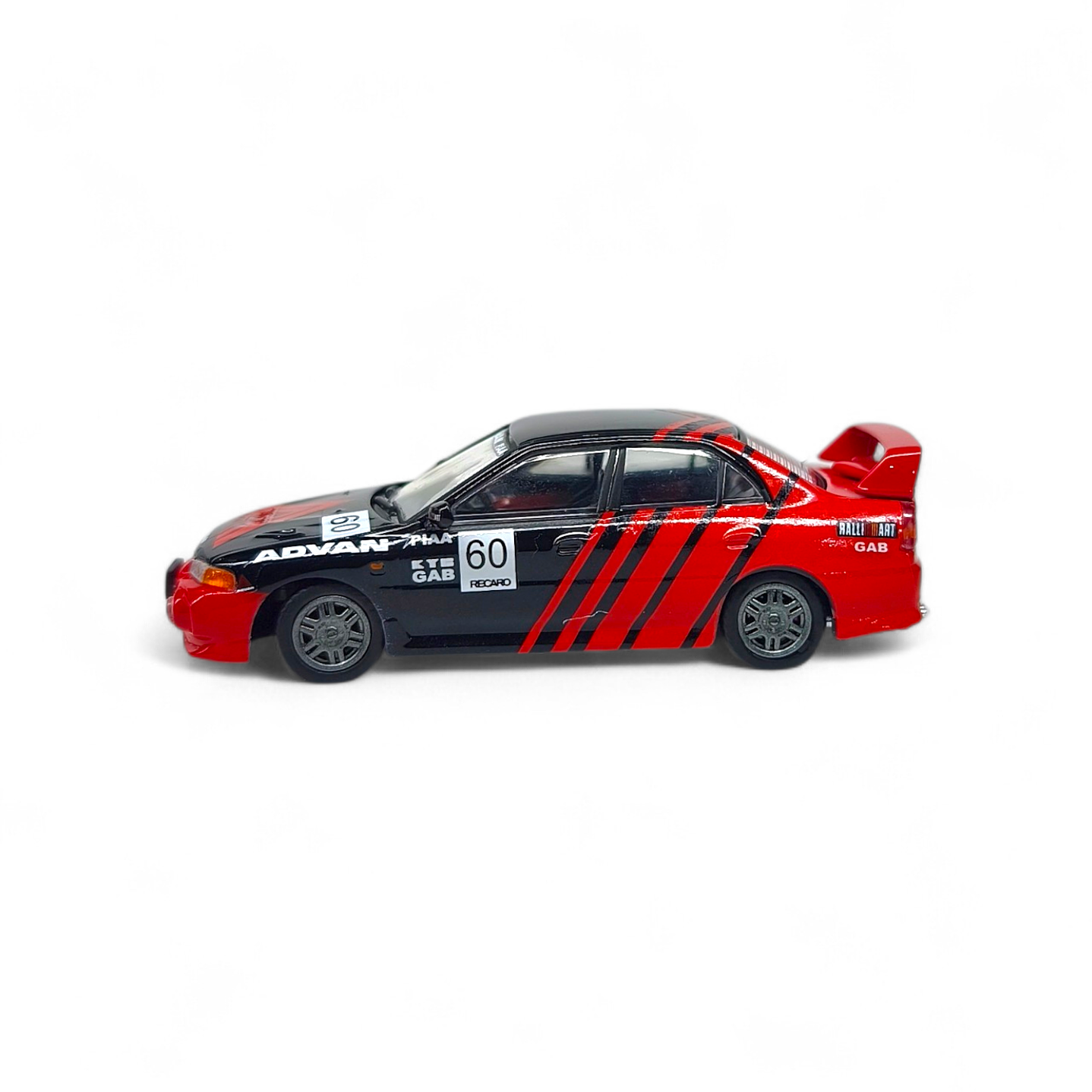 Mitsubishi Lancer Evolution A Escala 1:64 con Cambio De Llantas 2