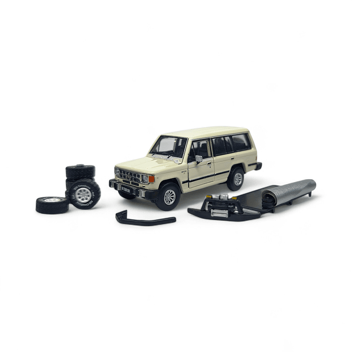 Mitsubishi Montero A Escala 1:64 Con Partes Intercambiables 2