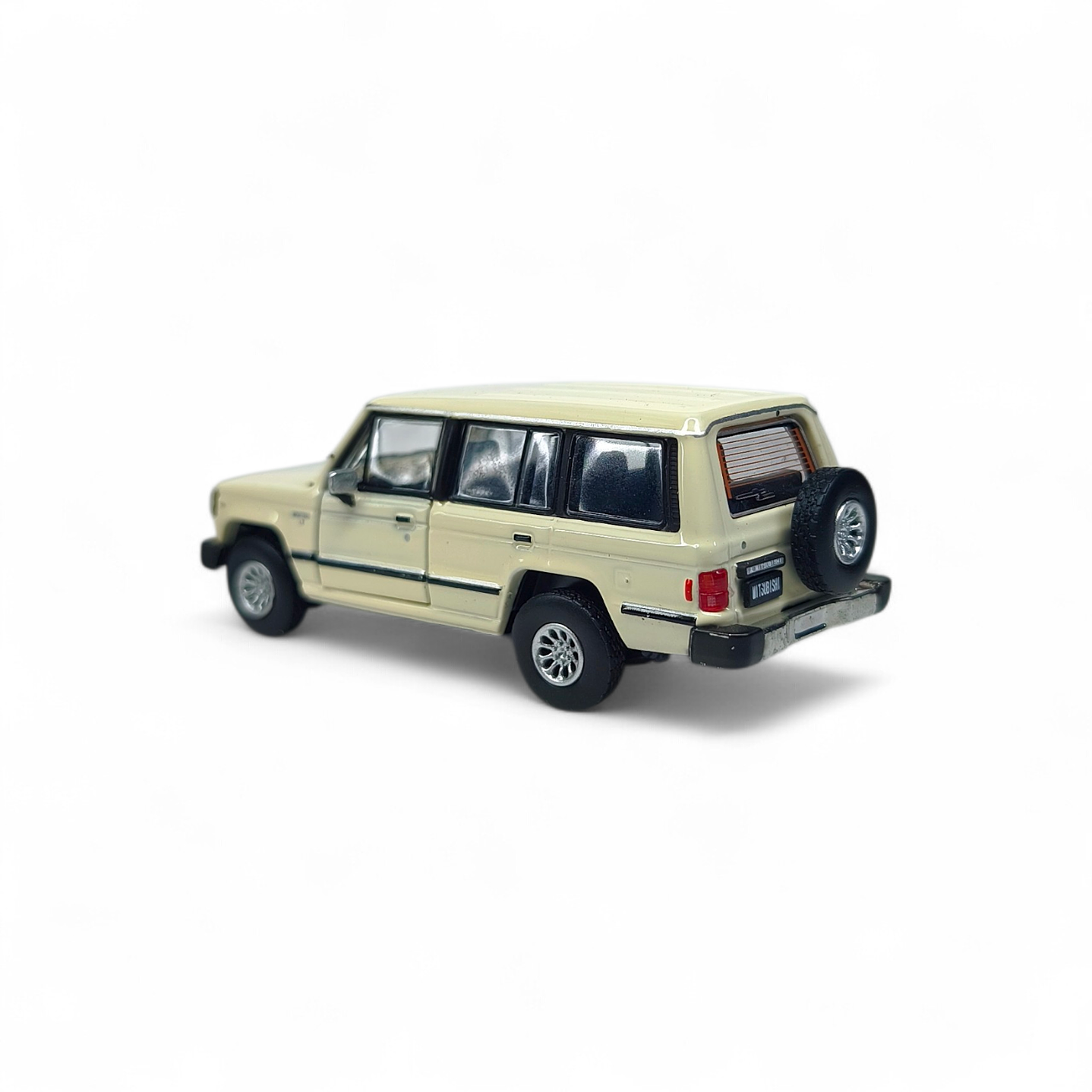 Mitsubishi Montero A Escala 1:64 Con Partes Intercambiables 7
