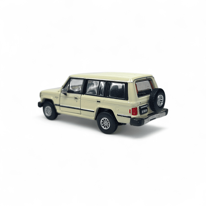 Mitsubishi Montero A Escala 1:64 Con Partes Intercambiables 7