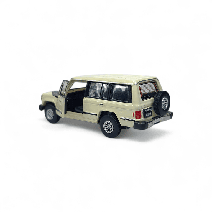 Mitsubishi Montero A Escala 1:64 Con Partes Intercambiables 6