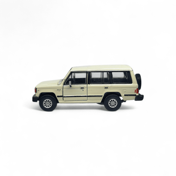 Mitsubishi Montero A Escala 1:64 Con Partes Intercambiables 3