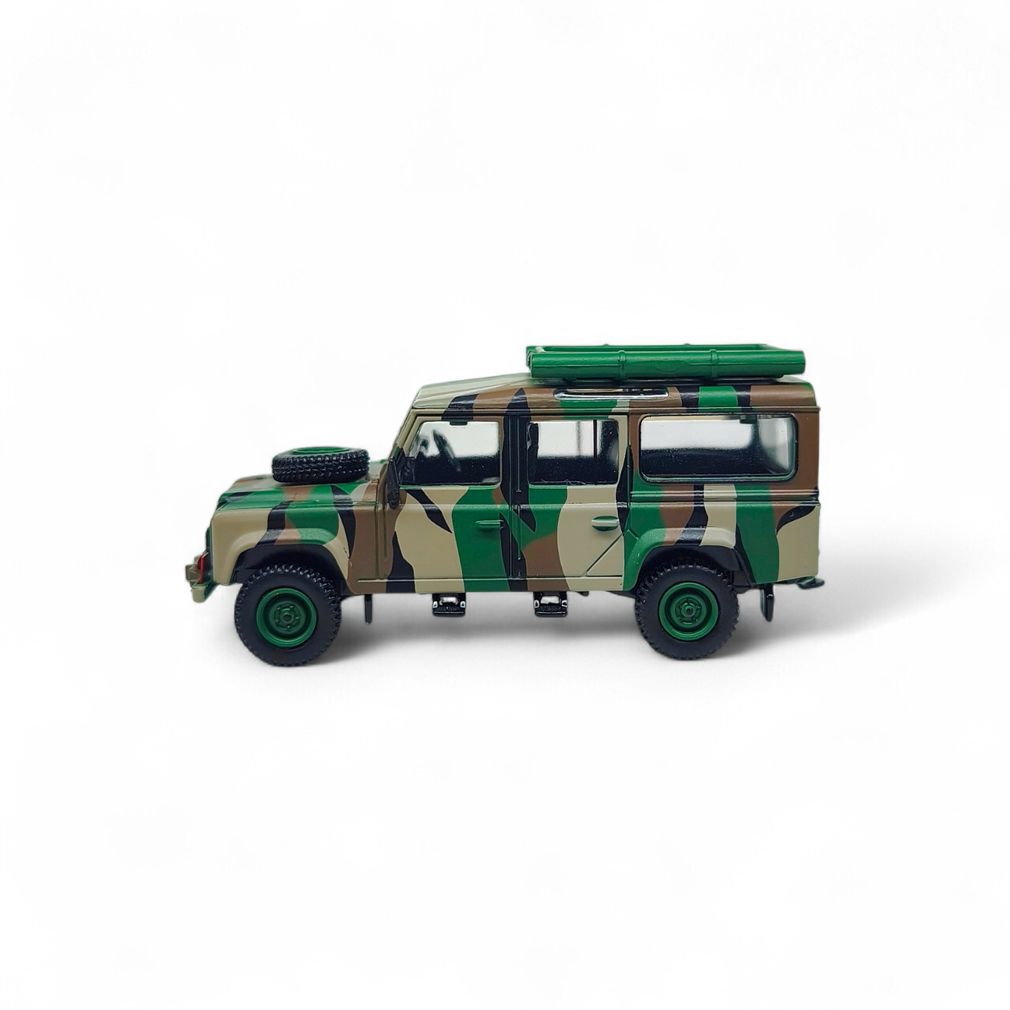 Land Rover Defender 110 A Escala 1:64  Ejercito Malasio 2