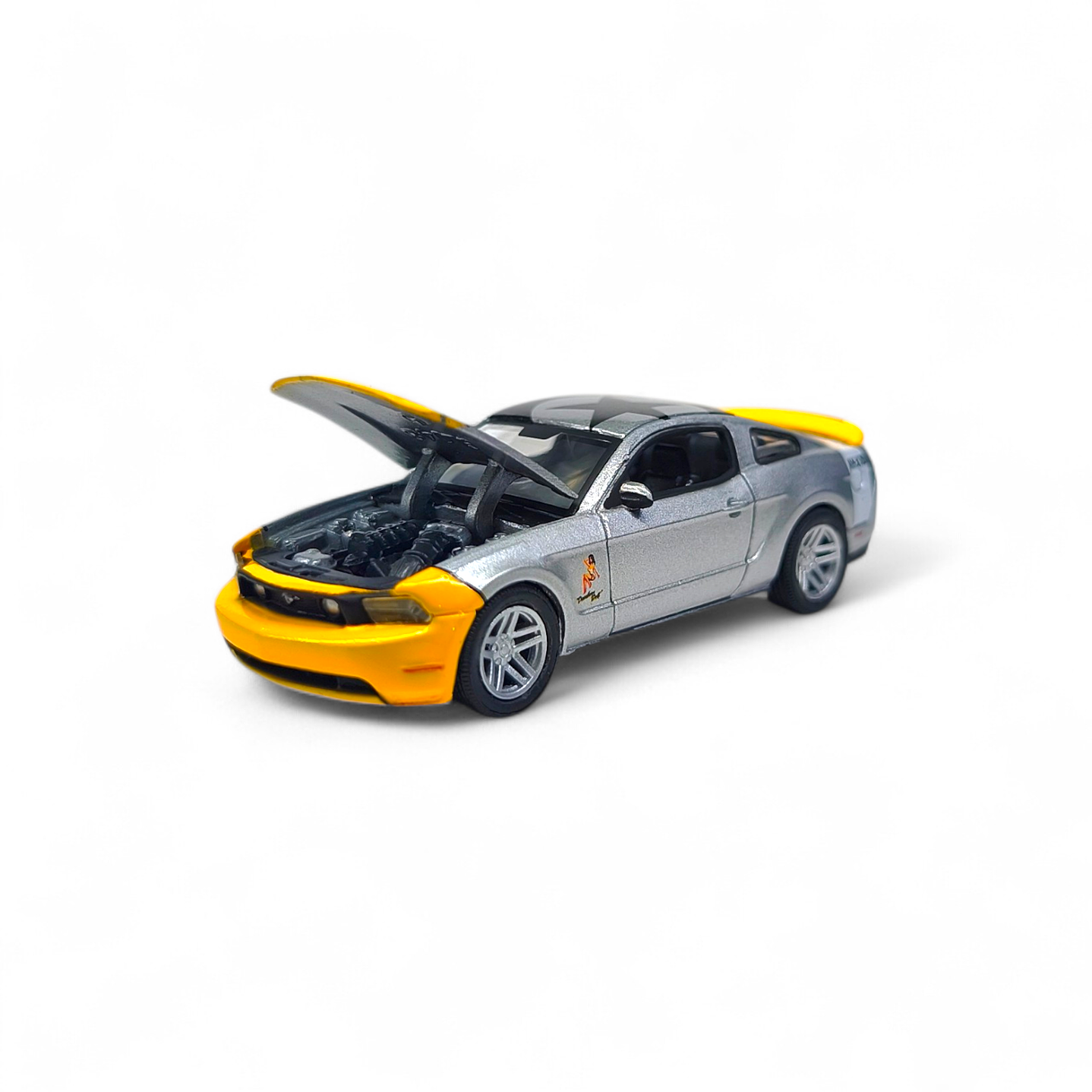 Ford Mustang 2010 AV-X10 A Escala 1:64 4