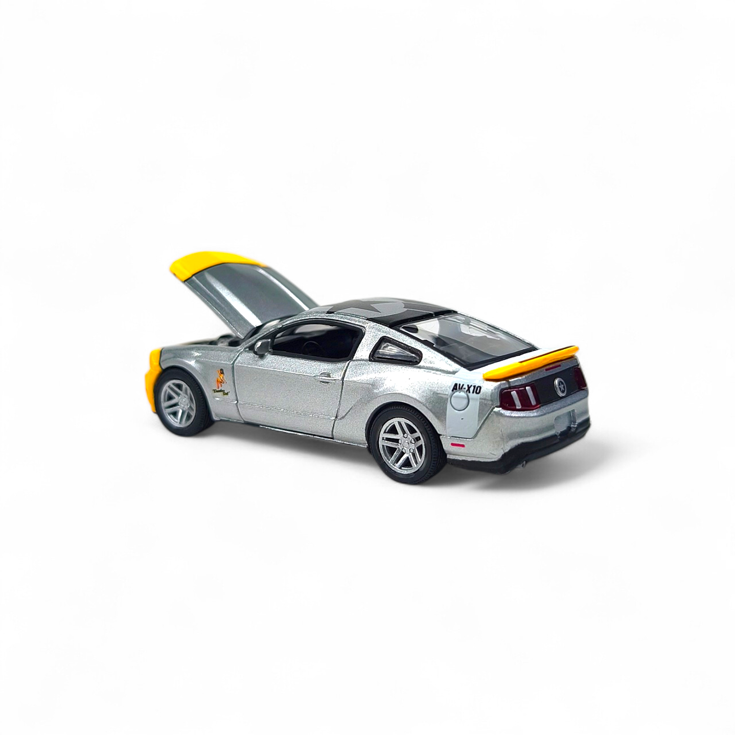 Ford Mustang 2010 AV-X10 A Escala 1:64 3