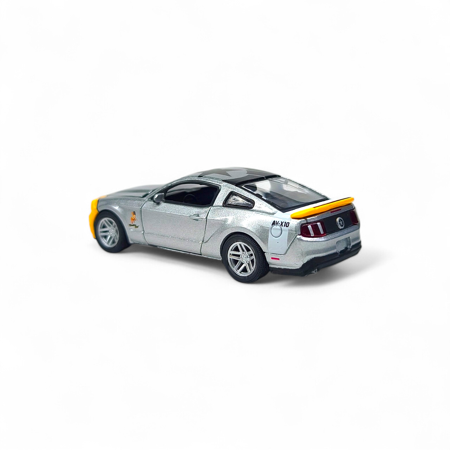 Ford Mustang 2010 AV-X10 A Escala 1:64 5