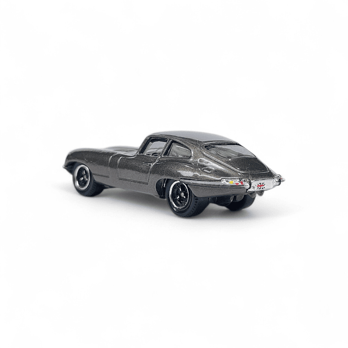 Jaguar E-type Coupe 1961 A Escala 1:64 3