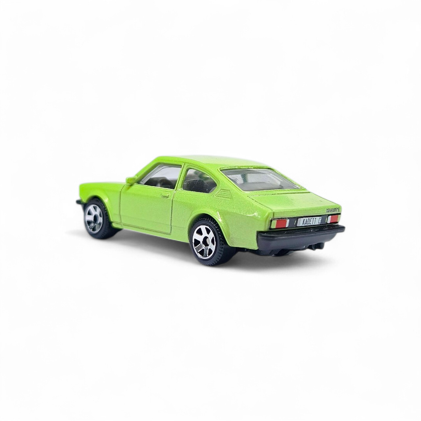 Opel Kadett Coupe A Escala 1:64 3