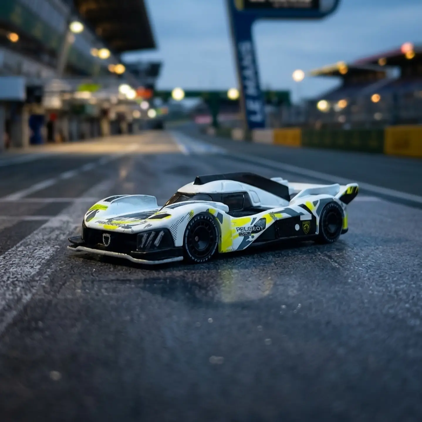 Peugeot 9X8 Hypercar Custom A Escala 1:64 1