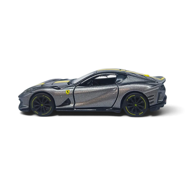 Ferrari 812 Competizione A Escala 1:64 5
