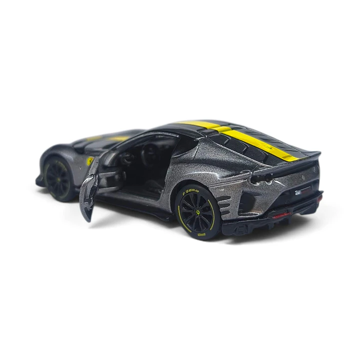 Ferrari 812 Competizione A Escala 1:64 3