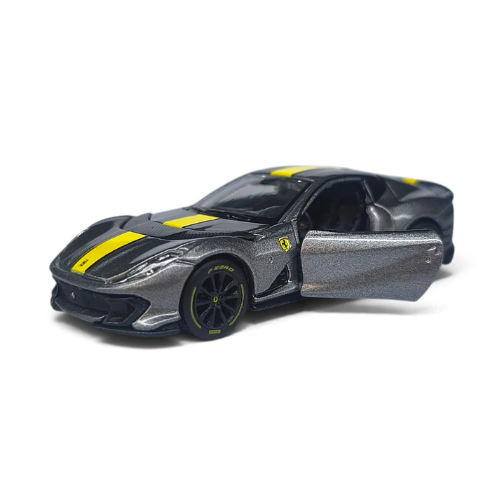 Ferrari 812 Competizione A Escala 1:64 4