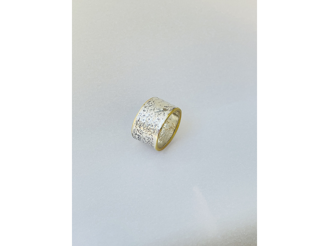 Anillo Plata 950 texturado envejecido y con bordes de bronce 1